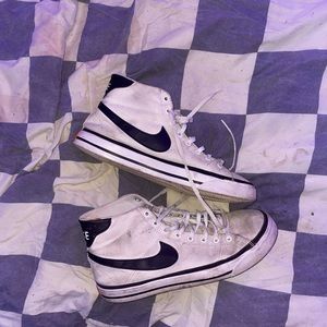 women’s US 10 nike court legacy mids, need a wash but are in good condition